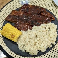 Costillas de seitan con arroz y mazorca de maíz   at Kapivar in Colmenar Viejo