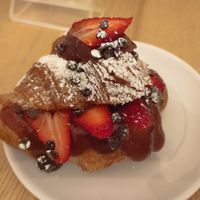 Brioche vegana con confettura di fragole e gocce di cioccolato fondente at BAK in Seregno