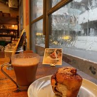 Seasonal drink and cinnamon bun   at Alaska Zwei in Tokyo