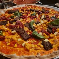 Vegan pizza at Altrove in Monza