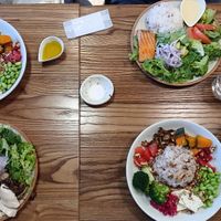 Non-vegetarian options include fish and meat at Bowl Itoshima Vegetables And Craft Beer in Fukuoka