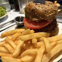 Hamburguesa de lentejas y remolachaa  at Rex in La Barra