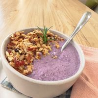 Blueberries coconut yoghurt at Janym in Pai