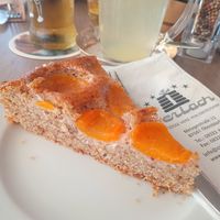 Veganer Aprikosen-Nuss-Grießkuchen at Conditorei Café Gerlach in Oberstdorf