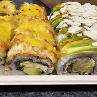 Tofu veggie roll y crispy veggie roll at La Uramakeria  in Barcelona