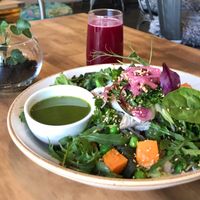 Färskpressade juicer och rejäla portioner  at Zest in Karlstad