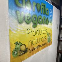 Cartaz no interior da loja  at Clorofila Vegano in Paraty