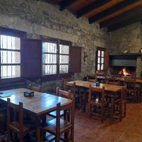 Interior of the restaurant at Bar Restaurante la Nieta in Piedralaves