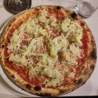 Krautpizza at Pizzaria Odler  in Laas