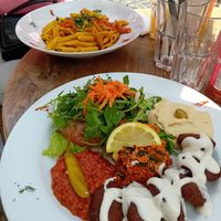 Falafel-Teller und Curry-Penne ✨️ at LoLu in Duisburg