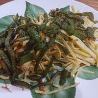 Patatas fritas con pimientos 💚 at EL CAÑIZO de Carmen in Albacete