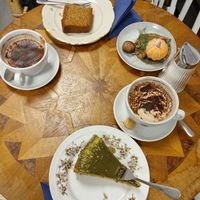 Richtig guter veganer Pistazienkuchen, Bananenbrot, Choc Chai (leider schon angefangen) at CALVI  in Ulm