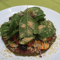 Raw vegan pizza at Dancing Shiva Superfoods in Vienna