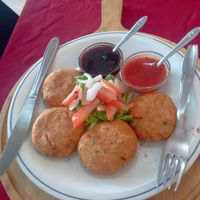 Bolinhos de batata com molhos at Casa Nostra Restaurante in Fundao