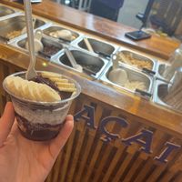 Açai pot with açai, granola, chia pudding and banana   at Oakberry - Saldanha in Lisbon