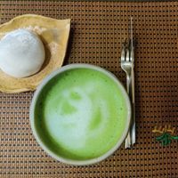 Matcha latte and anko mochi at Interior de Té in Barcelona