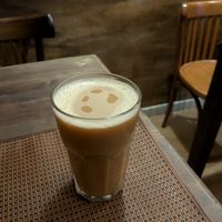 Oatmilk chai latte at Interior de Té in Barcelona