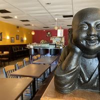Interior seating at Mango Thai Cuisine in Twinsburg