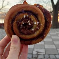 vegan kanelbulle 49kr≈4,40€ at Happy Atelier in Stockholm