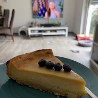 Veganer Käsekuchen mit Blaubeeren 🫐   at Café Hilde in Lichtenfels