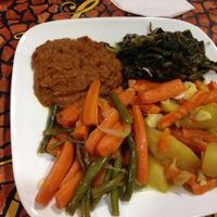 Main plate has: Gomen dish, Yatkilt dish, Fasolia dish, & a Greenbean dish
 at Azla Vegan in Los Angeles