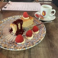 Käsekuchen und einfacher Espresso   at TWO SIX NINE in Frankfurt