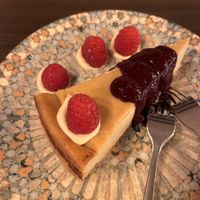Käsekuchen mit Himbeersoße  at TWO SIX NINE in Frankfurt