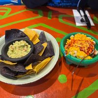 Nachos mit Guacamole und Elote 🌽 🥑   at Alebrijes in Frankfurt
