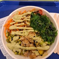 Ich hatte extra Wakame um die Bowl zu pimpen, hat nicht geholfen. at MAD - Aloha Poké - T4 in Madrid