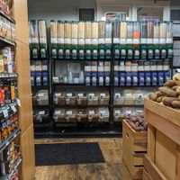 Bulk and produce at Syracuse Cooperative Market in Syracuse