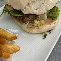 Veganer Burger + Pommes  at Scholastika in Achenkirch