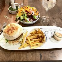veganer Burger mit Pommes und Salat  at Scholastika in Achenkirch