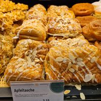 'Apfeltasche' - pastry with apple filling (3.10€) at Kamps in Frankfurt