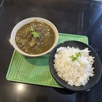 Veganes Aloo Palaak mit Kartoffeln, Spinat und Zwiebeln. Dazu Basmati Reis  at Maruthi Bhojan in Hoi An