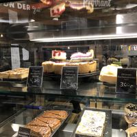 veganes Kuchen-Angebot / vegan cake options  at Mayersche   in Cologne