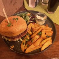 Veganer Bratling Burger, Dicke Fritten, Mayonnaise   at Campus Bar & Restaurant in Dresden