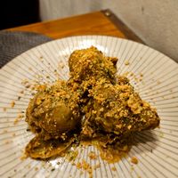 Artichoke with boletus and sherry sauce, topped with almonds at Cristina Bistró  in Sevilla