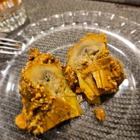 Artichoke with boletus and sherry sauce, topped with almonds at Cristina Bistró  in Sevilla