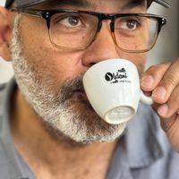 Enjoying a macchiato with apple pie   at Middle Bistrot in Milan