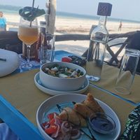 Tropical salad and veggie samosas at Spicy Mama in Zanzibar