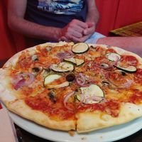 Red onion, courgette, black olives and vegan cheese at BisuPizza in Madrid