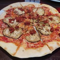 Sun dried tomatoes, aubergine, wallnuts and vegan cheese at BisuPizza in Madrid