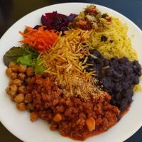 Eu gosto que sempre tem batata palha, dá aquele crocante gostoso 😋 at Semente de Girassol in Curitiba