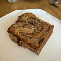 Banana bread beurre de cacahouète vegan  at Helen's Book in Paris