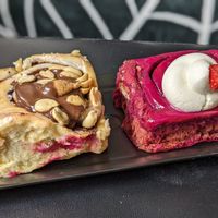 Snickers and Red velvet Roll at Cinnamood in Leipzig