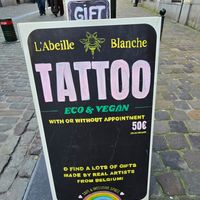 Street sign at L'Abeille Blanche in Brussels