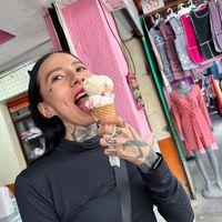 Cono con una bola de yogurt de durazno y zarzamora.   at La Michoacana es Vegana in Mexico City