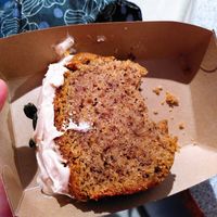 Pumpkin spice cake at karaffu | coffee culture in Innsbruck