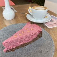 ‘Love cake’ 🩷  at etisch. in Munich