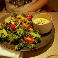 Kale salad with seasonal soup (here: sweet corn and onion) at plant more in Tokyo